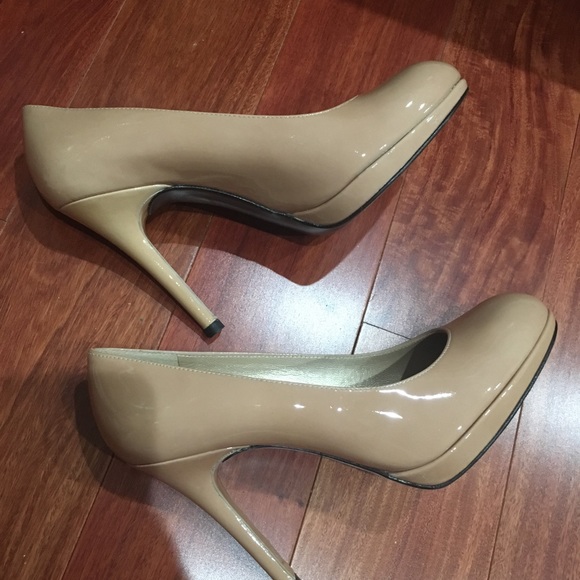 Stuart Weitzman Patent Pump - Picture 7 of 8